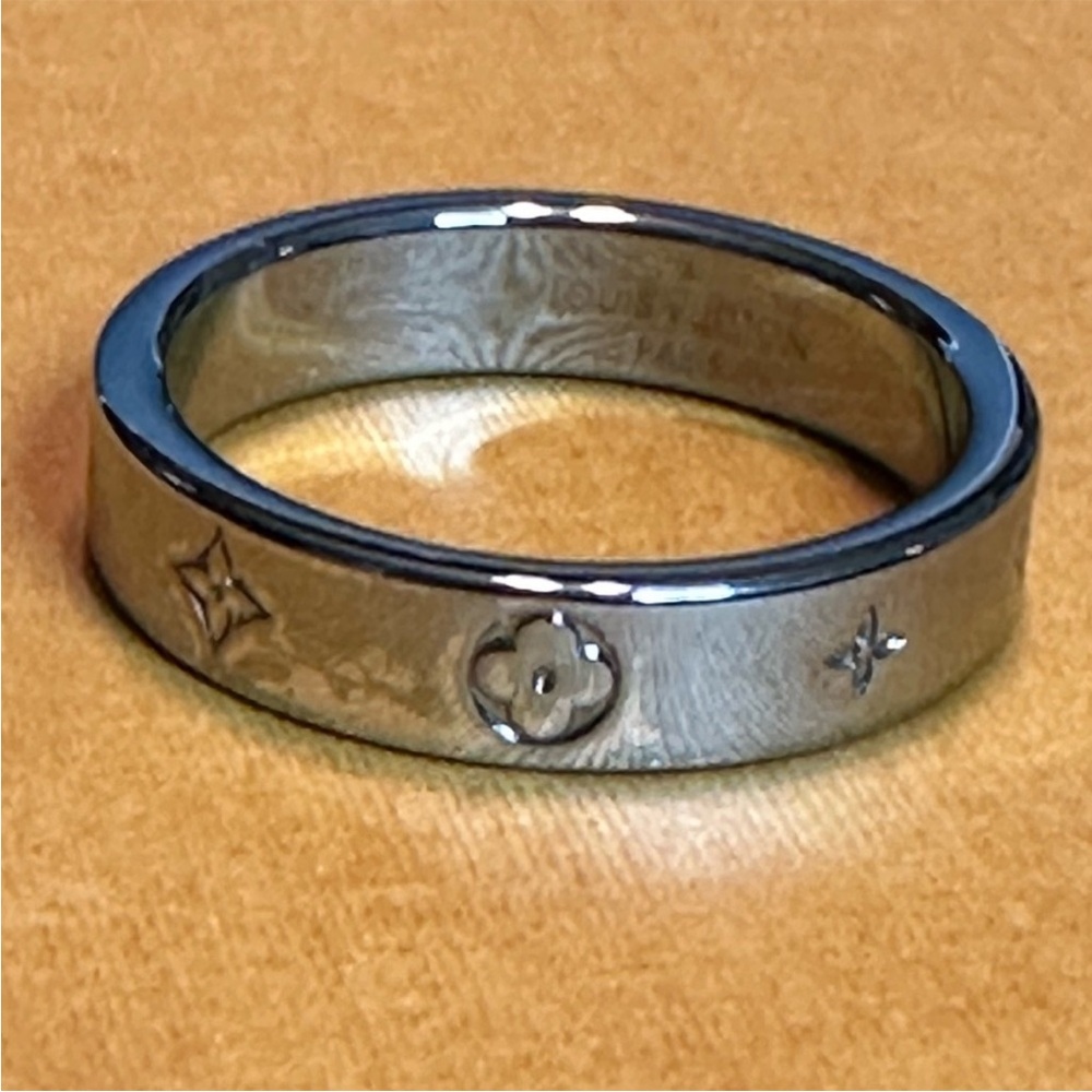 Louis Vuitton Silver Geometric Pattern Ring - image 8
